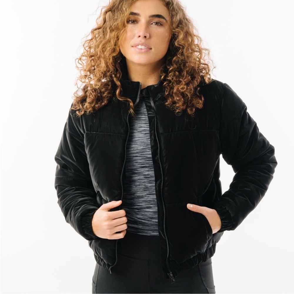NWT Zyia Chamonix Obsidian Velvet Puffy Coat Size Small Black